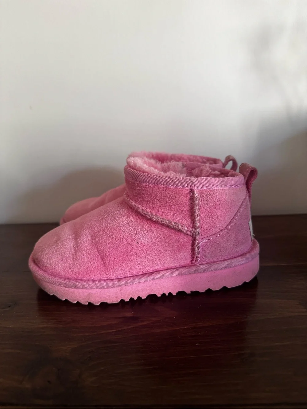 Ugg Toddler/Little Kid Ultra Mini Winter Boot Sachet Pink size 10
